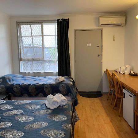 Beaconsfield Lodge Motel ภายนอก รูปภาพ