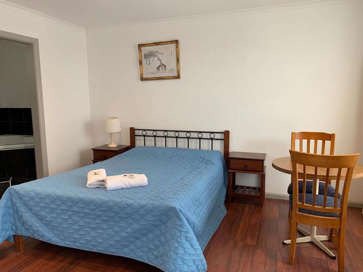 Beaconsfield Lodge Motel ภายนอก รูปภาพ