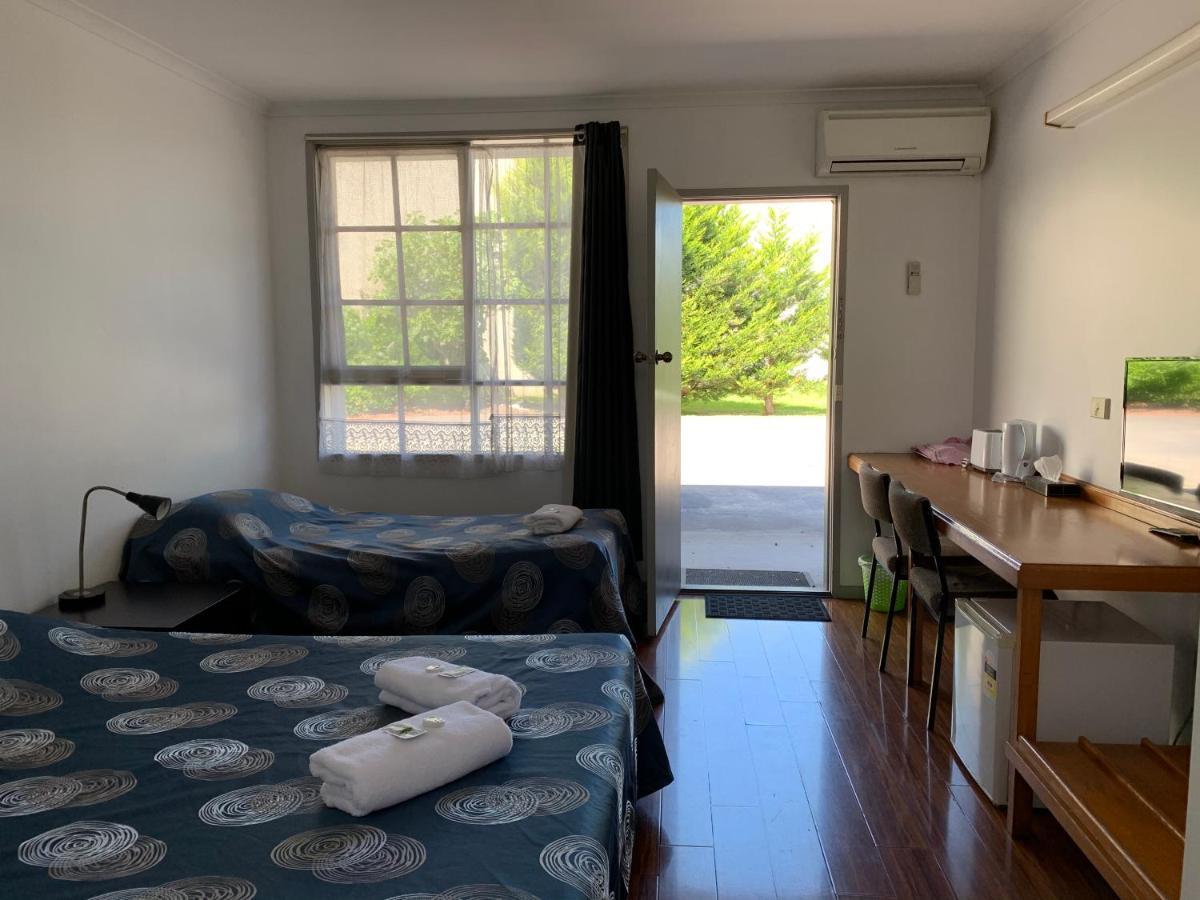 Beaconsfield Lodge Motel ภายนอก รูปภาพ
