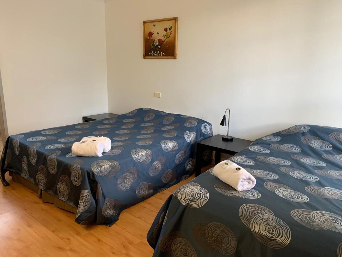 Beaconsfield Lodge Motel ภายนอก รูปภาพ