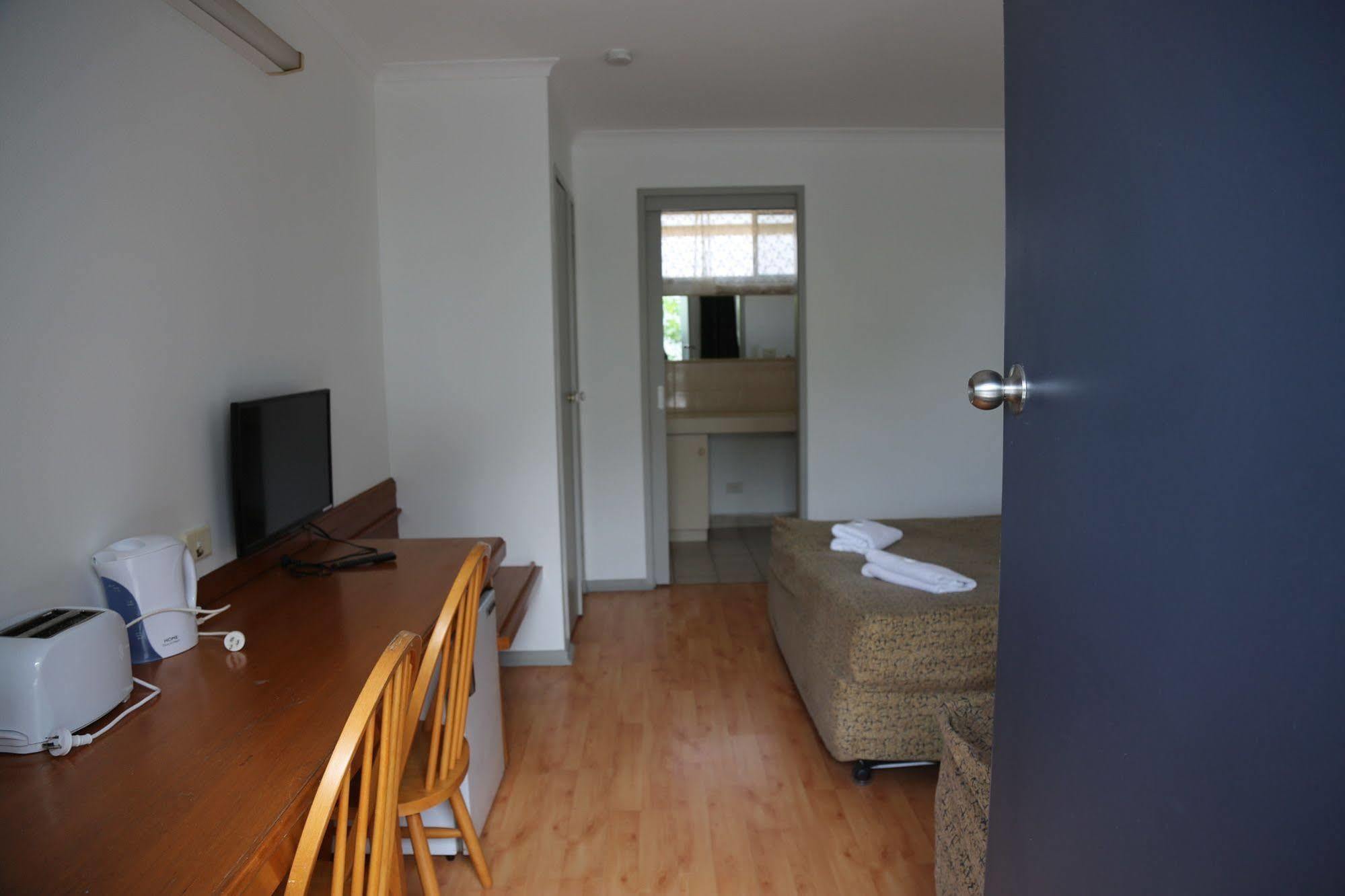 Beaconsfield Lodge Motel ภายนอก รูปภาพ