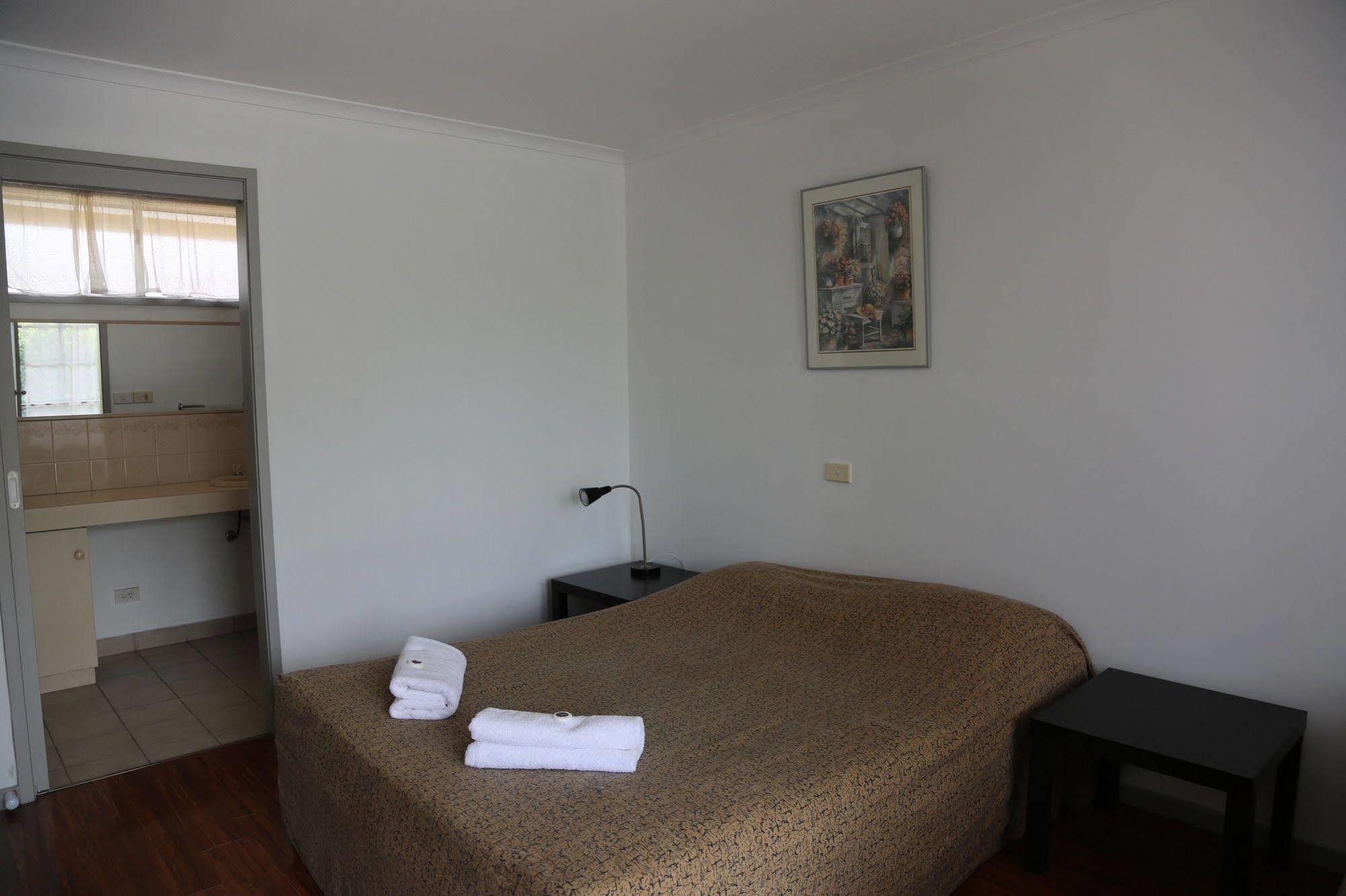 Beaconsfield Lodge Motel ภายนอก รูปภาพ