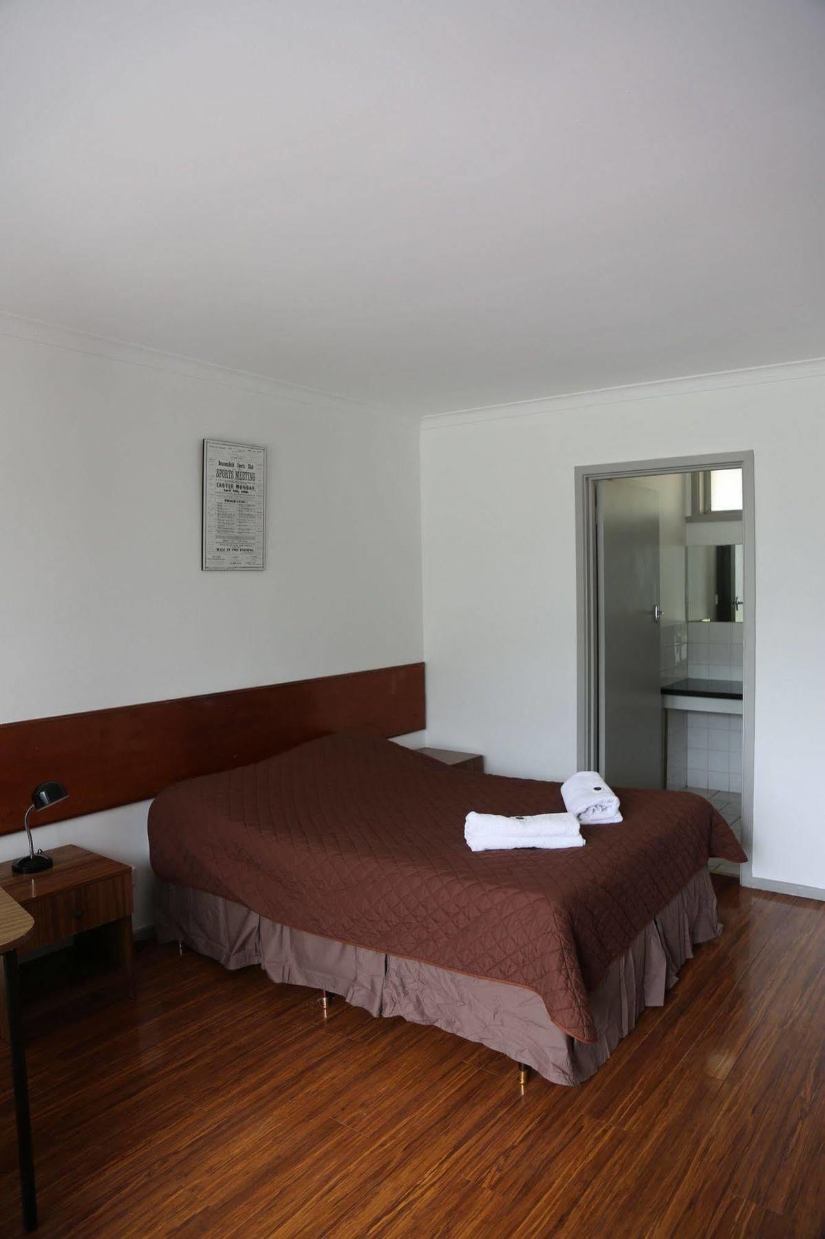 Beaconsfield Lodge Motel ภายนอก รูปภาพ