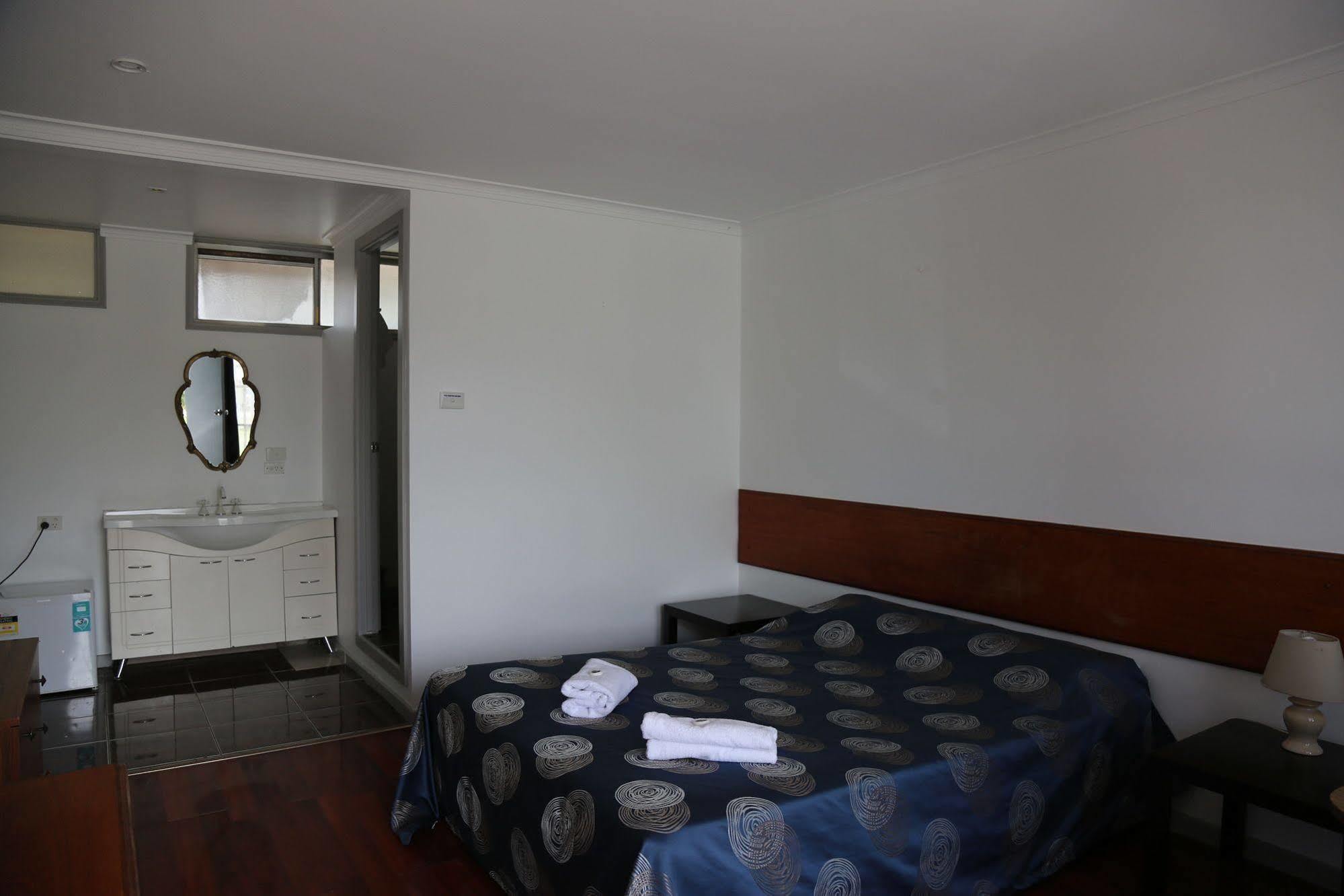 Beaconsfield Lodge Motel ภายนอก รูปภาพ
