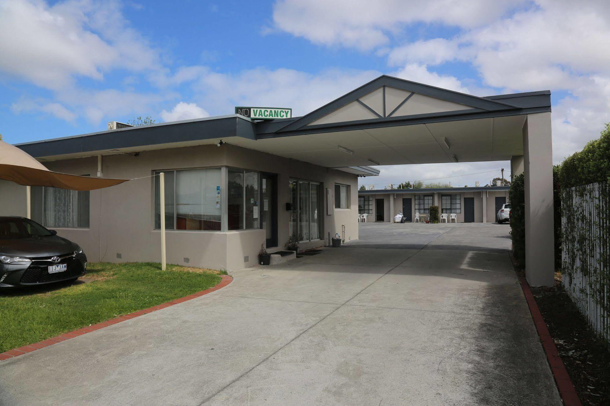Beaconsfield Lodge Motel ภายนอก รูปภาพ
