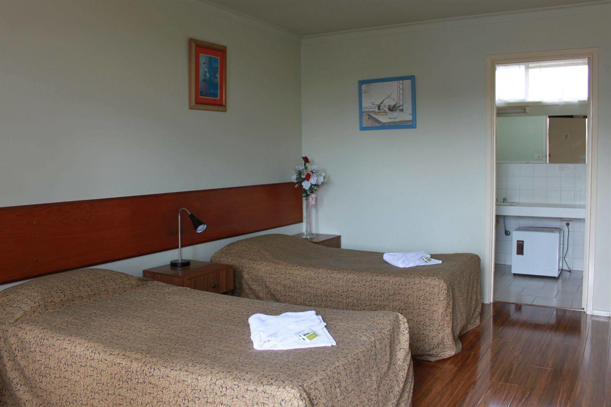 Beaconsfield Lodge Motel ภายนอก รูปภาพ