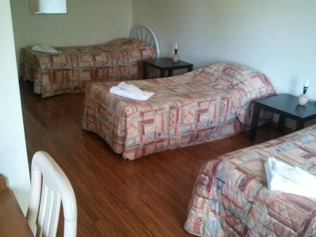Beaconsfield Lodge Motel ภายนอก รูปภาพ