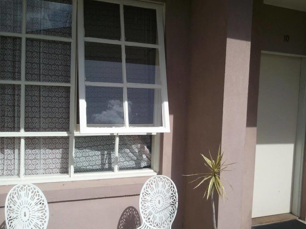 Beaconsfield Lodge Motel ภายนอก รูปภาพ