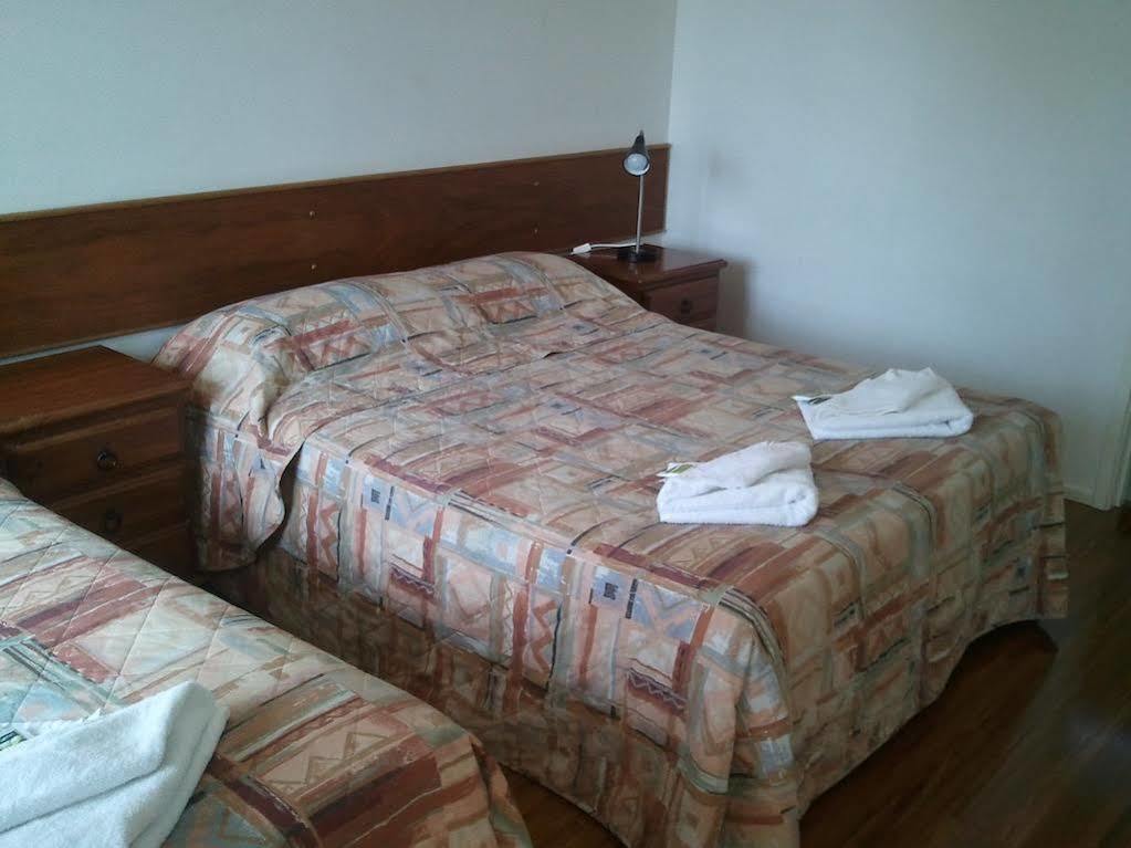 Beaconsfield Lodge Motel ภายนอก รูปภาพ