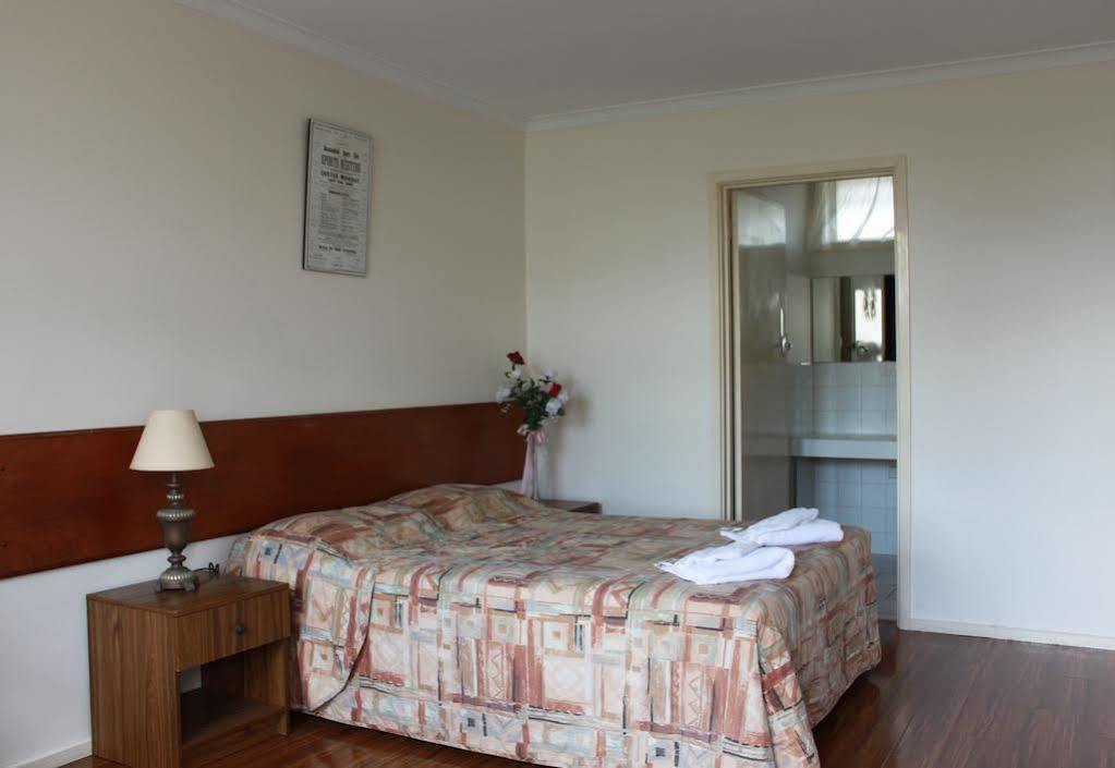 Beaconsfield Lodge Motel ภายนอก รูปภาพ